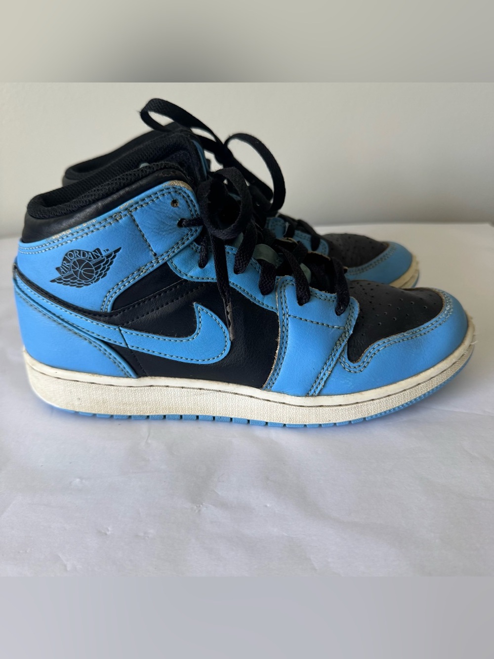 NIKE AIR JORDAN Size 5.5 Youth Boys or Girls Black and Blue Sneakers